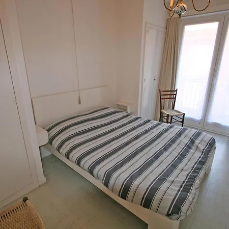 Apartment Yperlee 0301 *